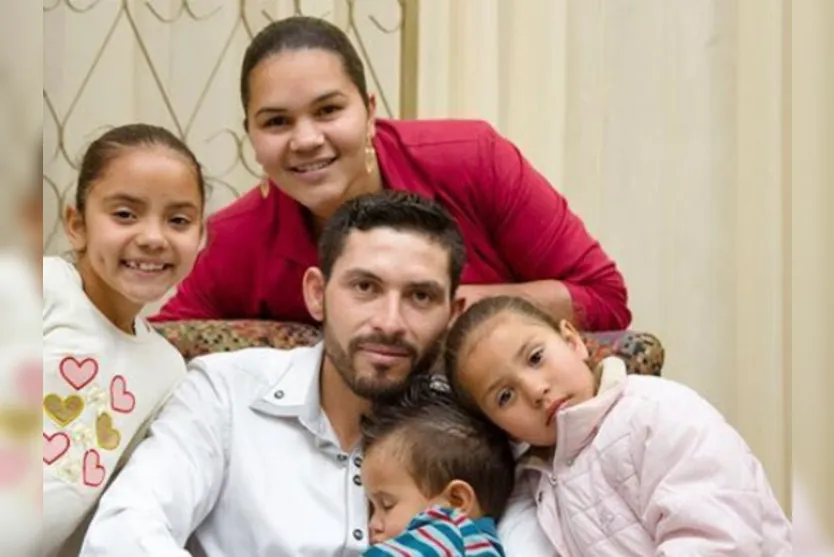  Rodrigo e Lucimara Machado com os filhos 