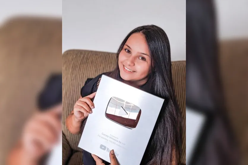 Youtuber do Pirapó recebe placa dourada de 1 milhão de inscritos