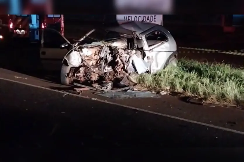  A colisão frontal aconteceu na noite deste sábado (08) 