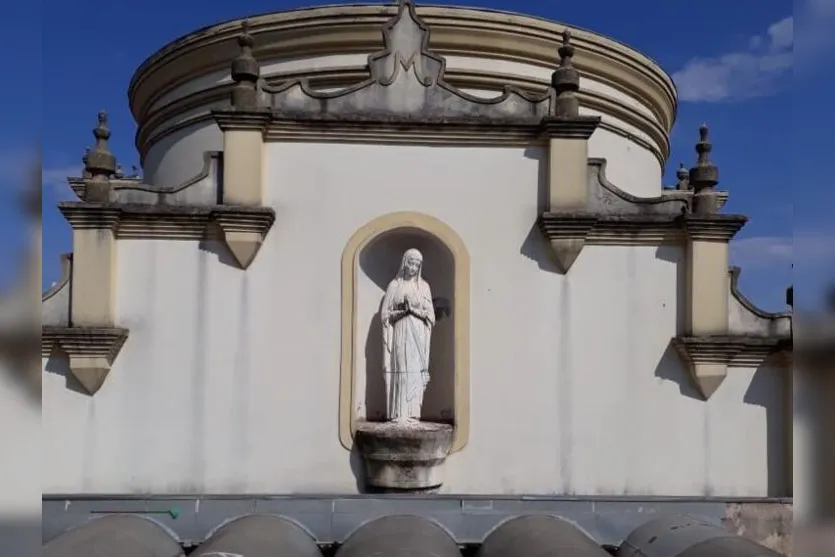  A santa é do 1º centenário da aparição de Lourdes e chegou em Apucarana em 1958 
