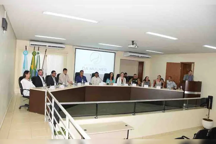  A solenidade foi conduzida pelo presidente do legislativo, José Carlos Barbosa 