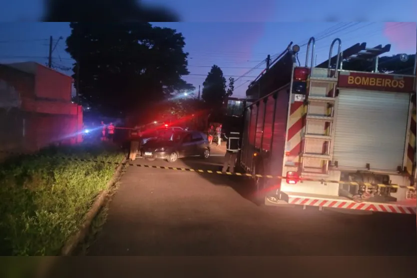  Corpo de Bombeiros retirou a vítima do carro 