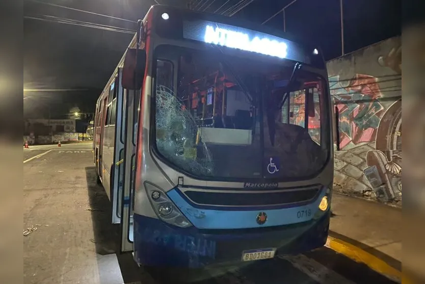 Motociclista fica ferido após colisão com ônibus em Apucarana