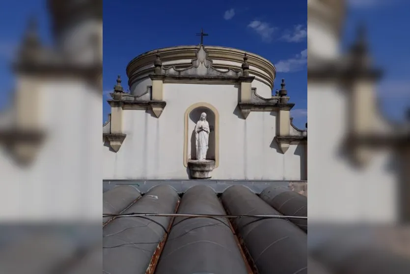 Santa 'escondida' na Catedral de Apucarana vai ganhar novo local