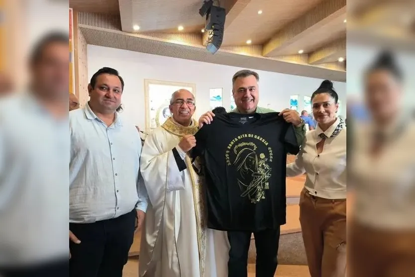Beto Preto prestigia festa em Novo Itacolomi