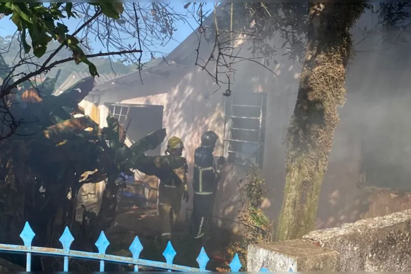  Bombeiros foram chamados na tarde desta sexta 