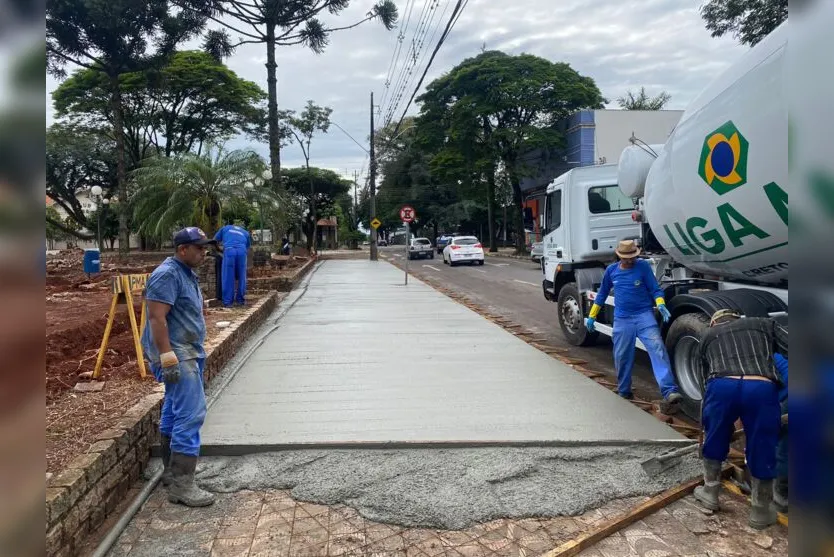  Calçadas na parte interna e no entorno estão sendo feitas 