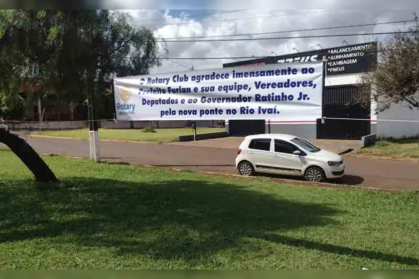  Faixa de agradecimento dos rotarianos pela construção da ponte sobre o Rio Ivaí 