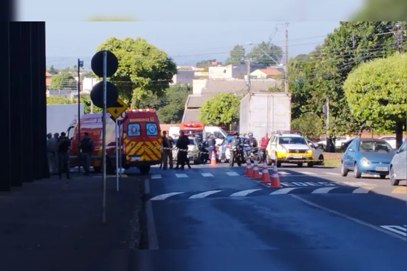  O homem, ainda não identificado, morreu no local 