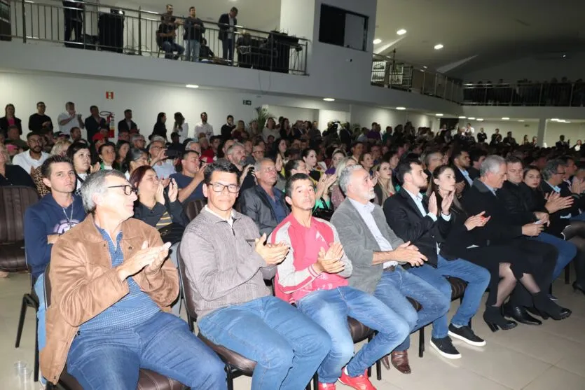  Público no Centro Cultural Olívia Hauptmann 