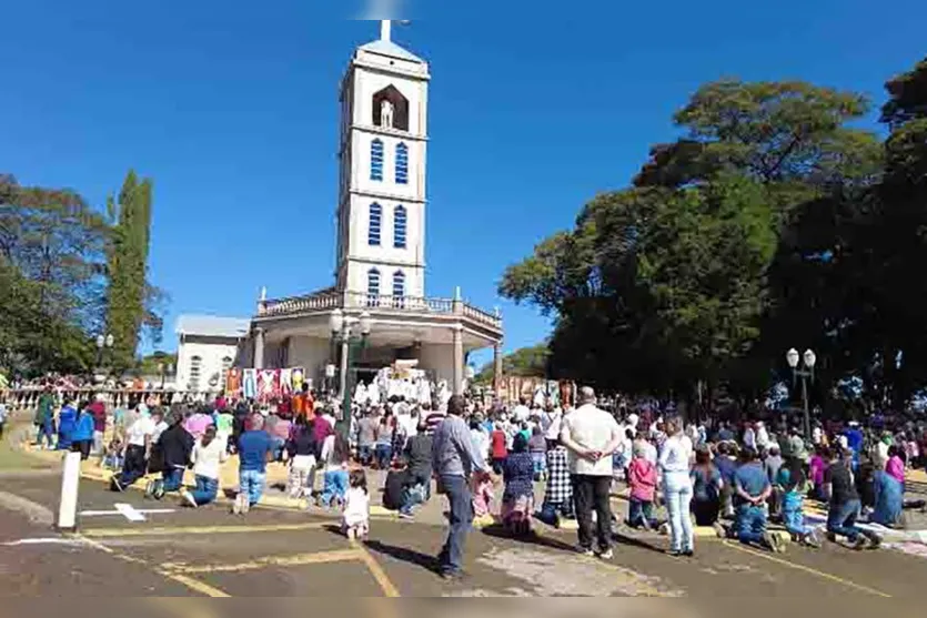  A procissão seguiu até a Paroquia Bom Jesus 