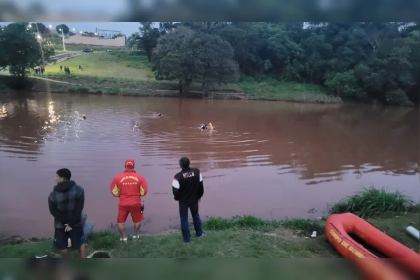 Bombeiros de Apucarana buscam por pessoa desaparecida em represa