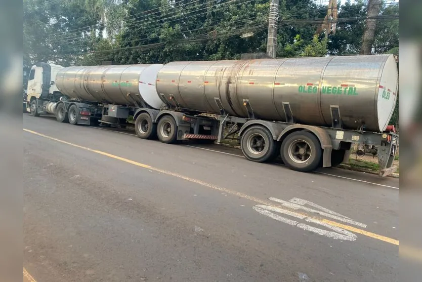  Carreta estava com placas adulteradas 