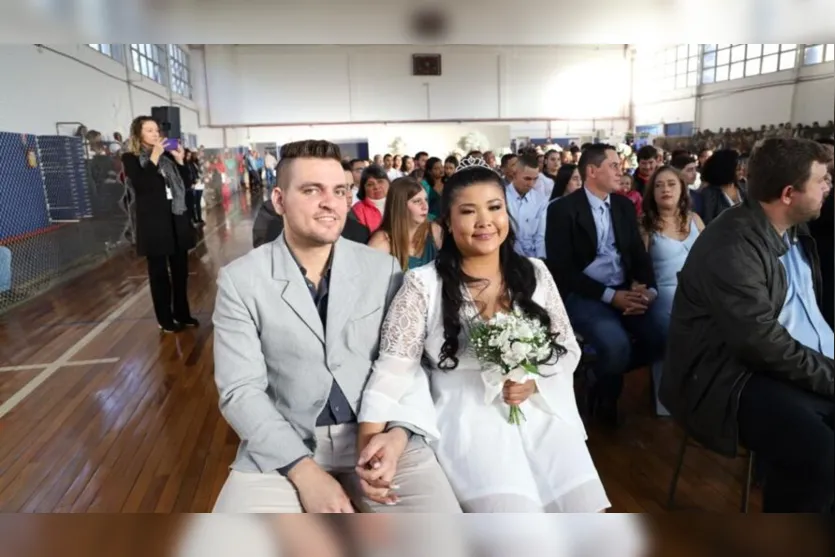 Casamento comunitário oficializa união de 82 casais; veja fotos