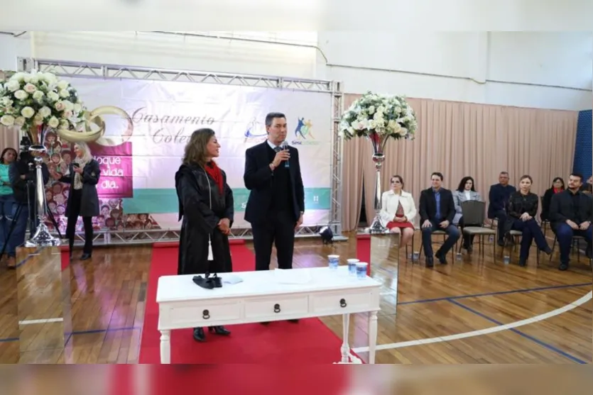 Casamento comunitário oficializa união de 82 casais; veja fotos