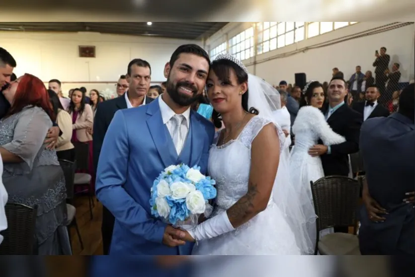Casamento comunitário oficializa união de 82 casais; veja fotos
