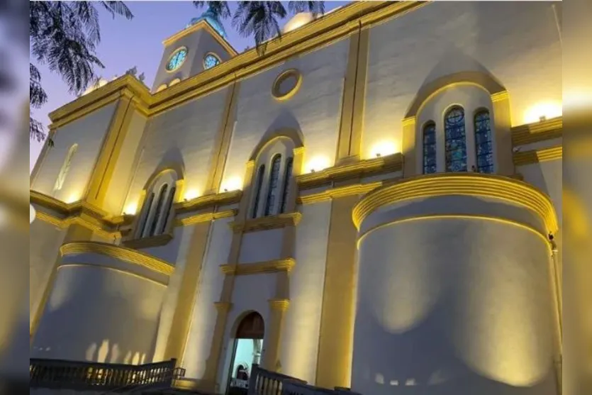 Catedral de Apucarana testa nova iluminação e encanta pela beleza