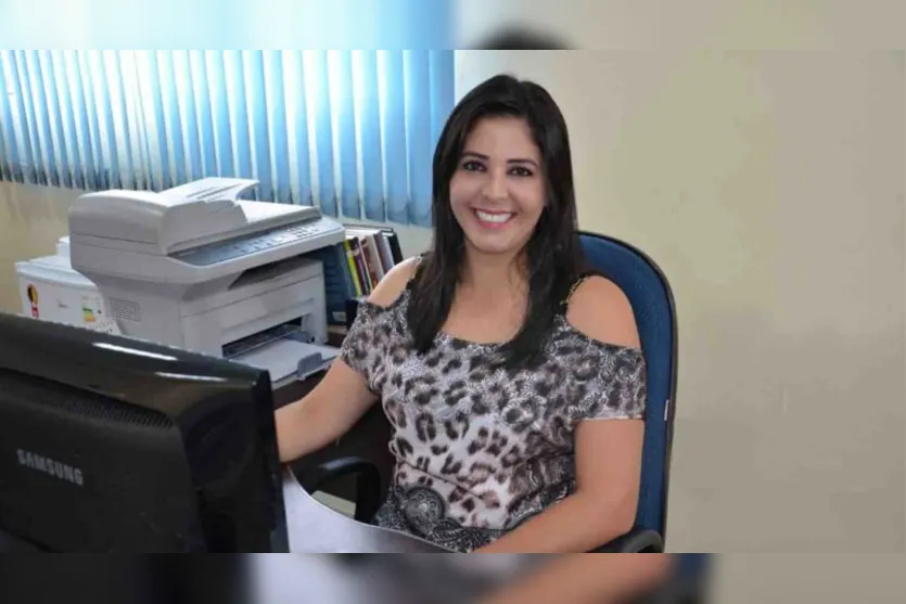  Fabiana de Oliveira Marangoni, responsável pelo setor de compras e licitações da Câmara de Vereadores 