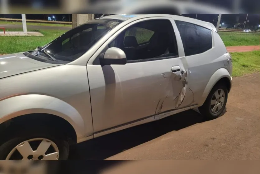  Ford Ka foi atingido na lateral pela moto 