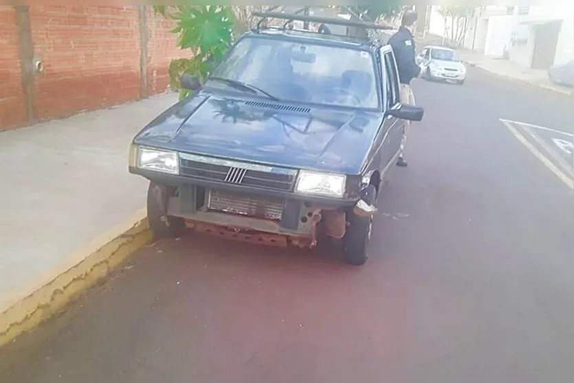  O acidente envolveu uma motocicleta e um veículo Fiat/Uno. 