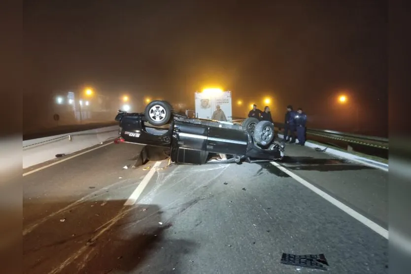  O motorista da caminhonete foi ejetado do veículo 