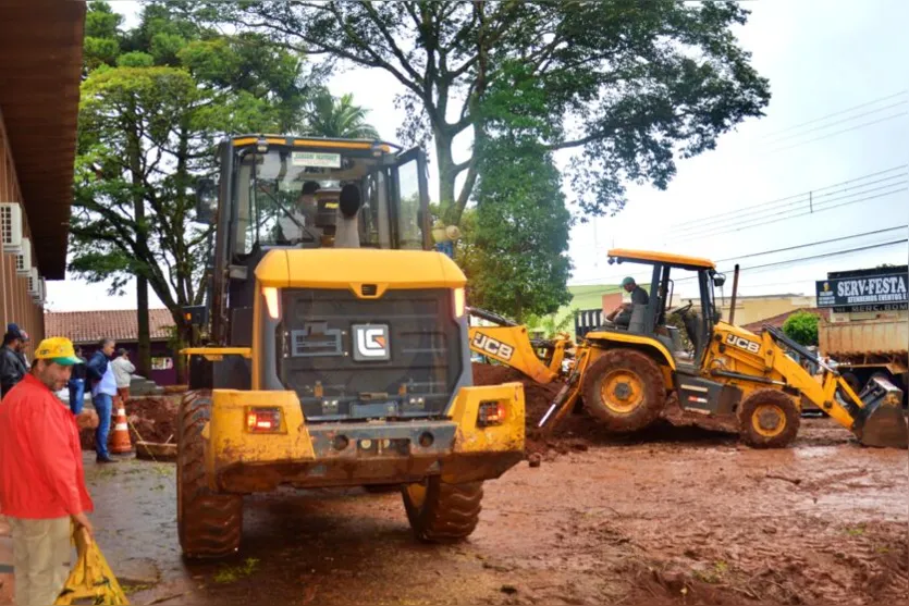  Projeto contempla jardim e espelho d' água 