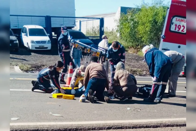  Socorristas atendem motociclista na saída para Curitiba 