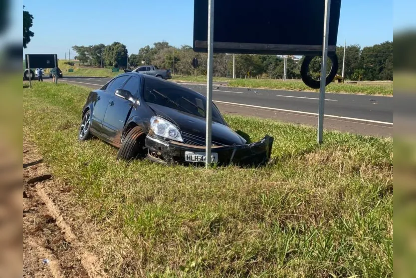 Veículos se envolvem em acidente durante conversão irregular na PR-444