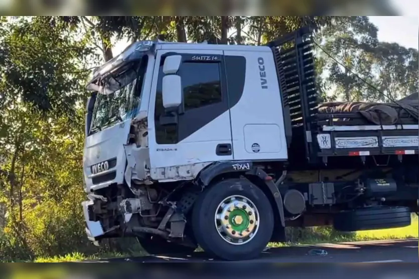  A colisão ocorreu no trevo de entrada da cidade 