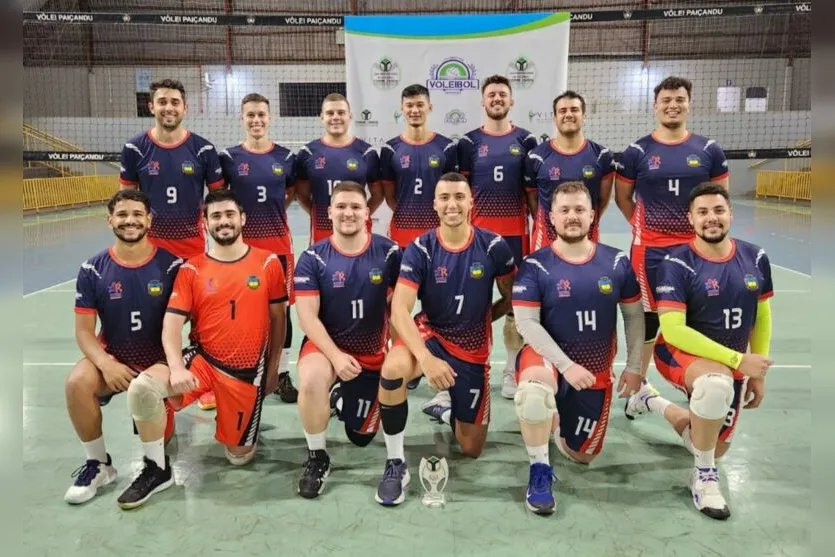  A equipe masculina adulta de voleibol de Apucarana 