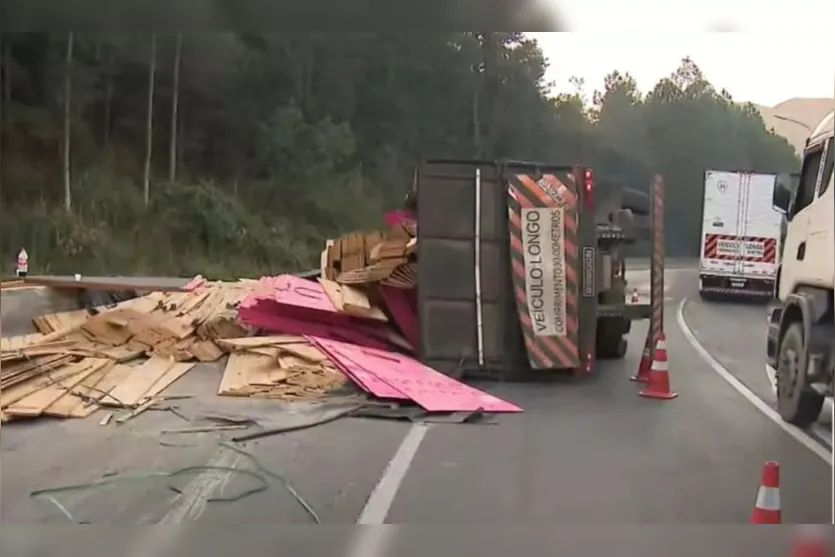  A fila de veículos ultrapassou os 20 quilômetros 