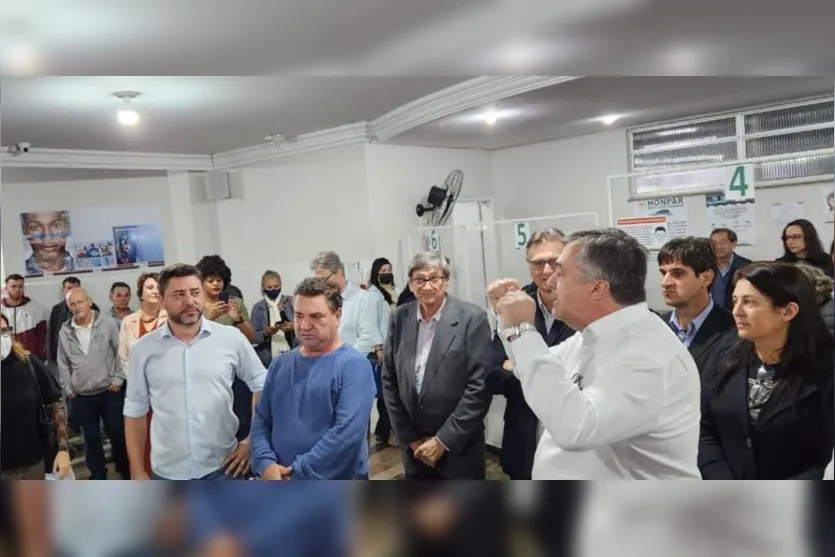  Beto Preto discursa em Arapongas ao lado do prefeito Sérgio Onofre 