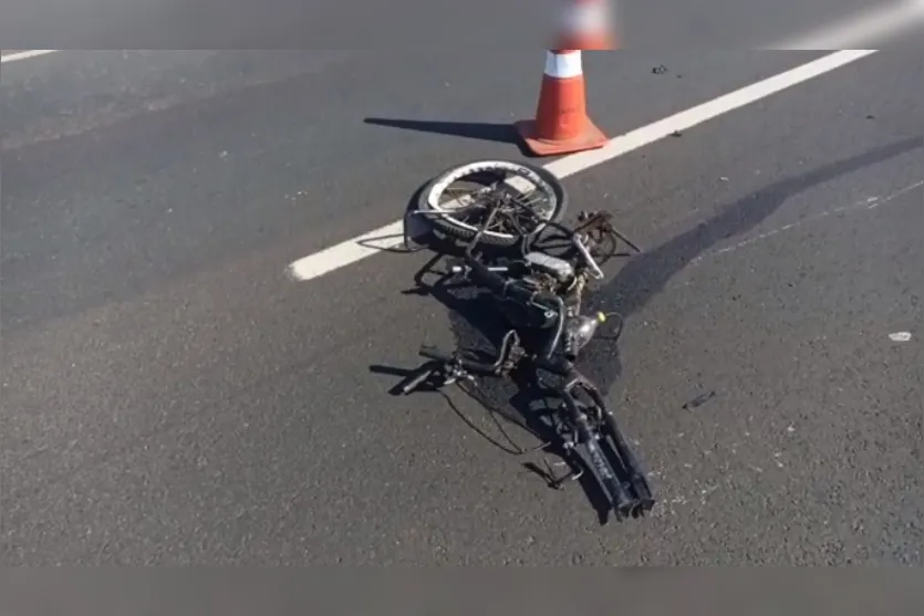  Bicicleta motorizada ficou completamente destruída 