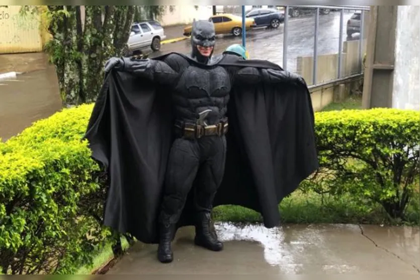  Davi Laurindo, 43 anos, é o Batman de Apucarana 