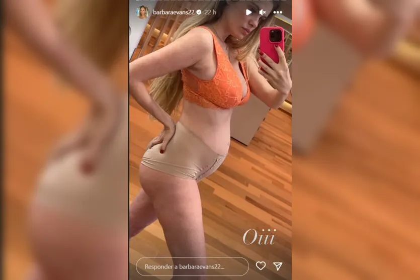 Grávida de gêmeos, Bárbara Evans impressiona ao mostrar a barriga