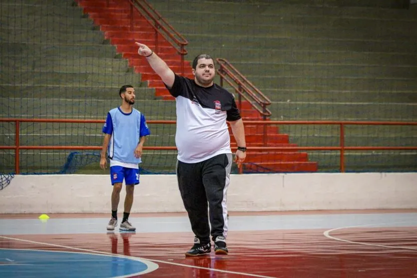  Luiz Henrique, novo treinador do Apucarana Futsal 