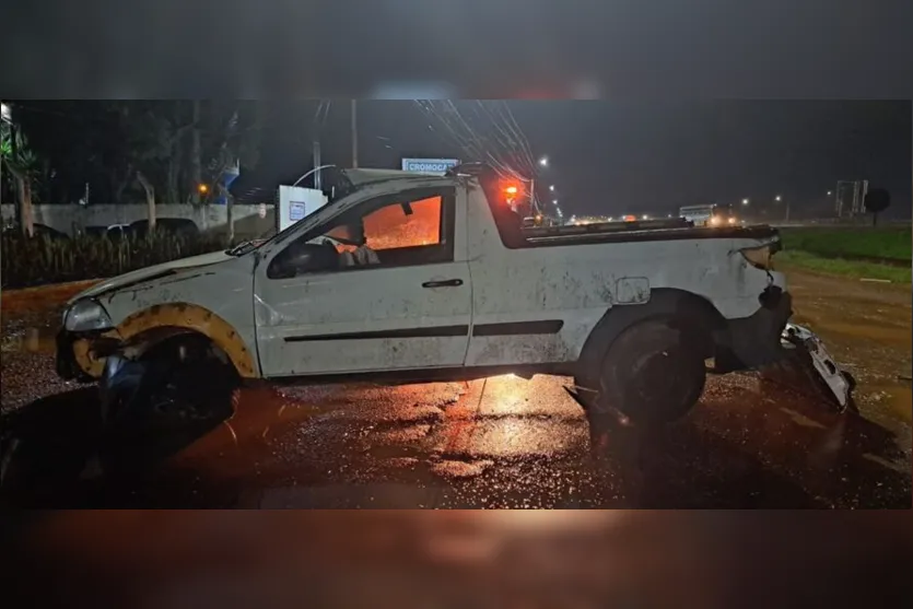 Motorista é ejetado após capotar carro na BR-277, no Paraná