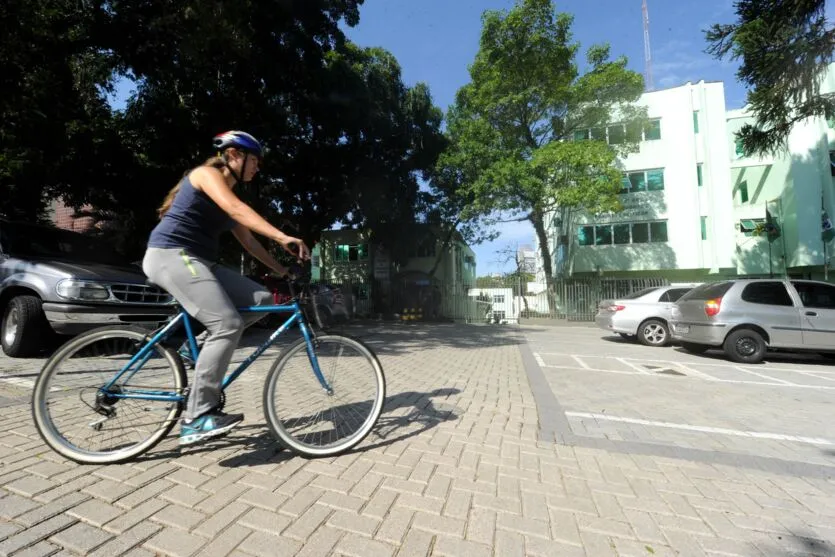  O Governo do Paraná, por meio da Secretaria do Meio Ambiente e Recursos Hídricos, em parceria com o movimento cicloativista do Paraná, vai incentivar o uso da bicicleta no Litoral durante a temporada de verão. Foto: Ricardo Almeida / ANPr 