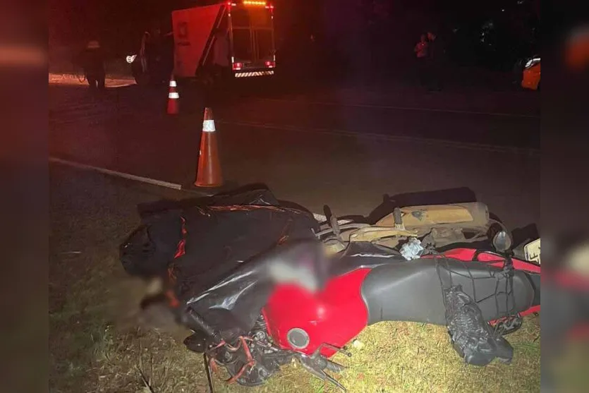  Os motociclistas morreram no local do acidente 