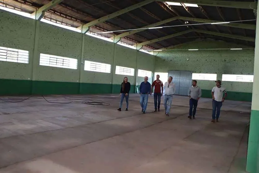  Prefeito Carlos Gil e equipe vistoria as obras 