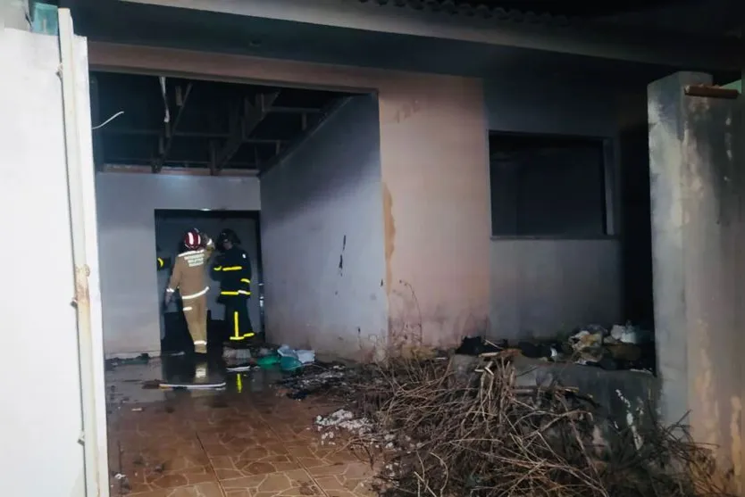  Princípio de incêndio ocorreu em casa abandonada 
