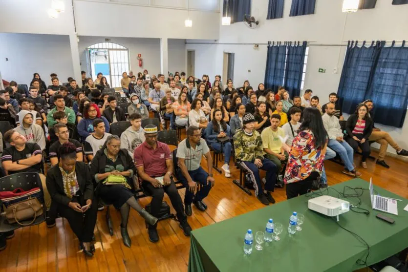 Programas de Residência em Saúde de Apucarana promovem encontro