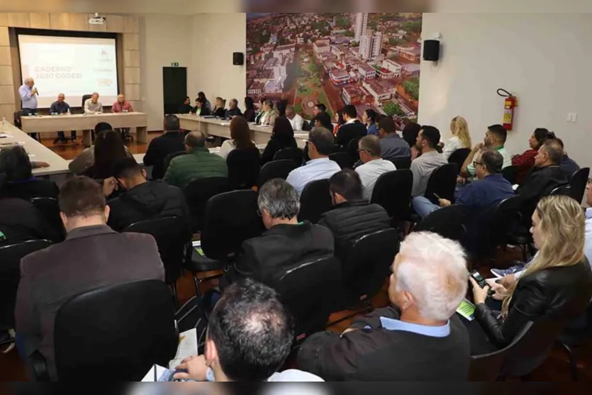 Reunião aconteceu no Salão de Evento da Prefeitura de Ivaiporã 