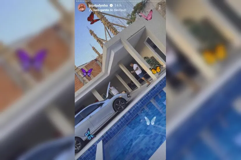  A cantora divulgou fotos do presente no Instagram 
