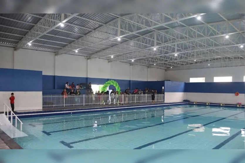  A cobertura e aquecimento da piscina foi uma das oito obras inauguradas no último sábado 