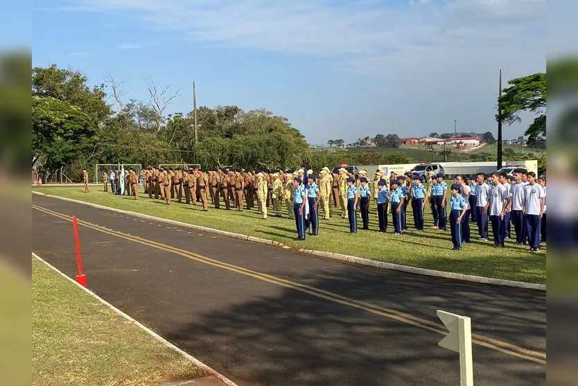  A solenidade foi encerrada com o desfile das tropas 