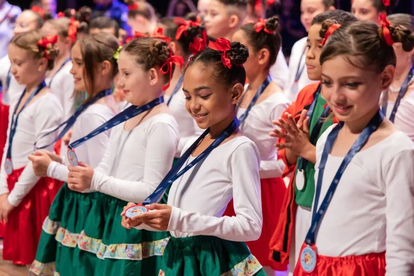 Alunos de Apucarana emocionam durante festival de Línguas Estrangeiras