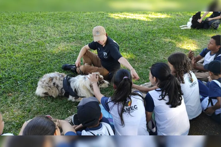  Alunos em visita ao batalhão 