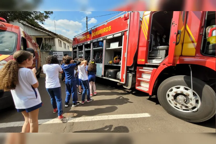  Caminhão do Corpo de Bombeiros fez sucesso 