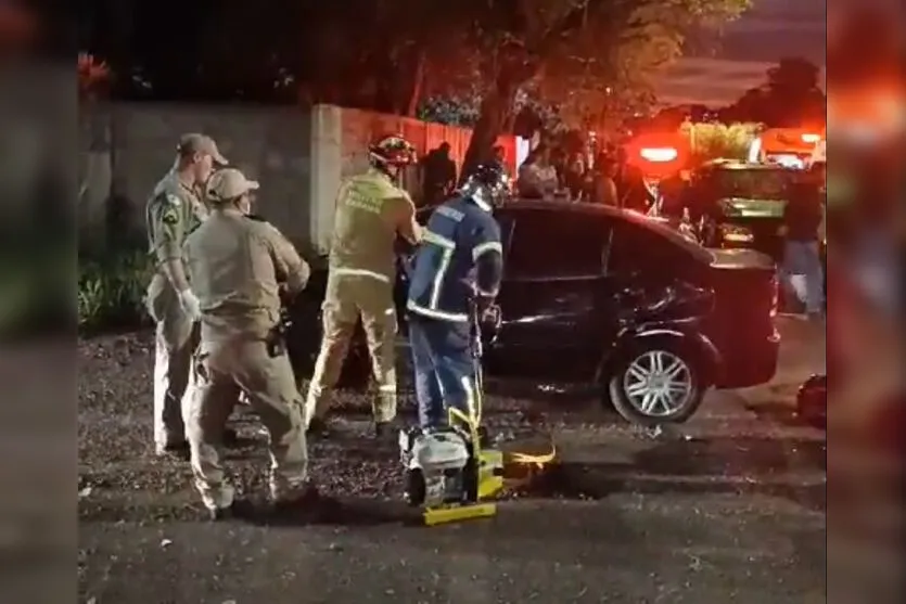  Colisão entre carro e moto aconteceu na noite deste sábado 